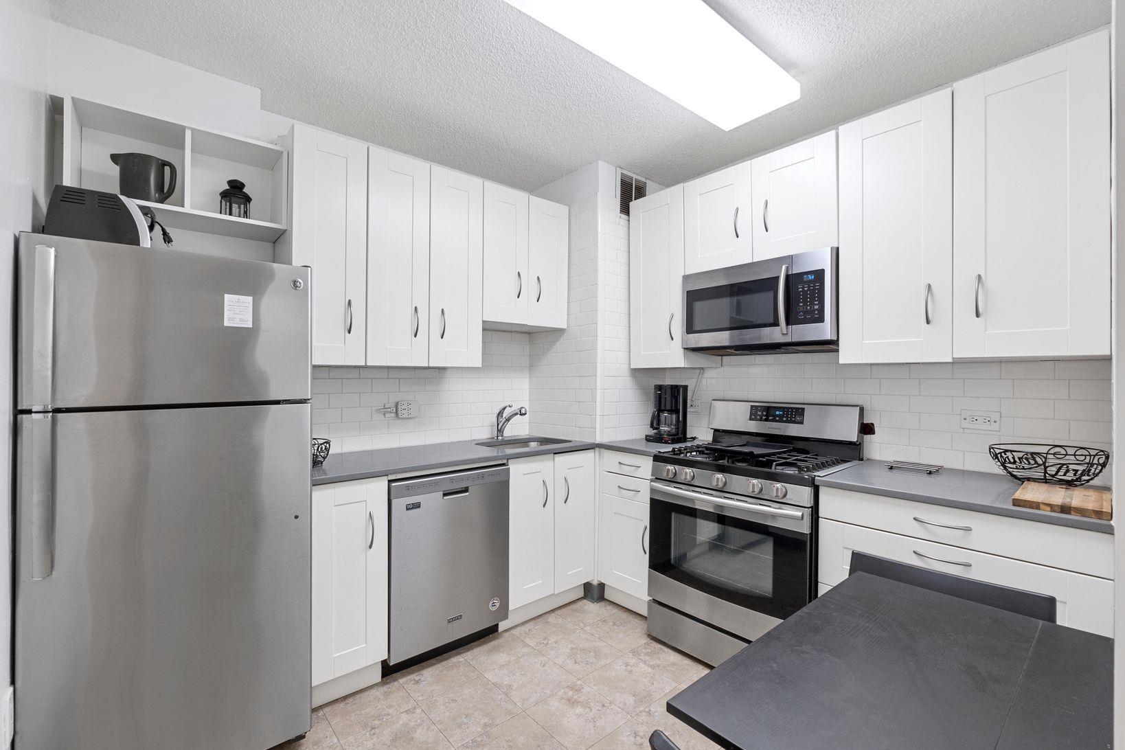 45 RIVER DR SOUTH Unit: 715