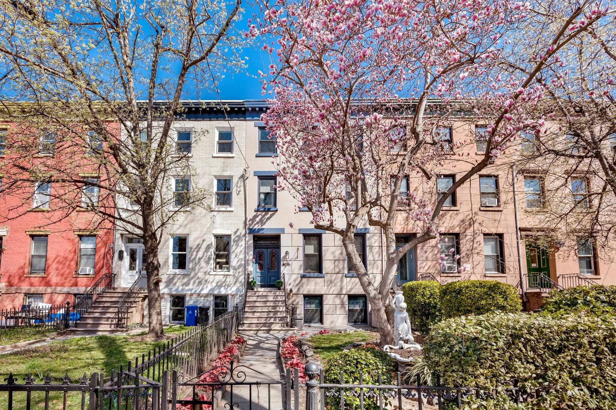 294 4TH ST
