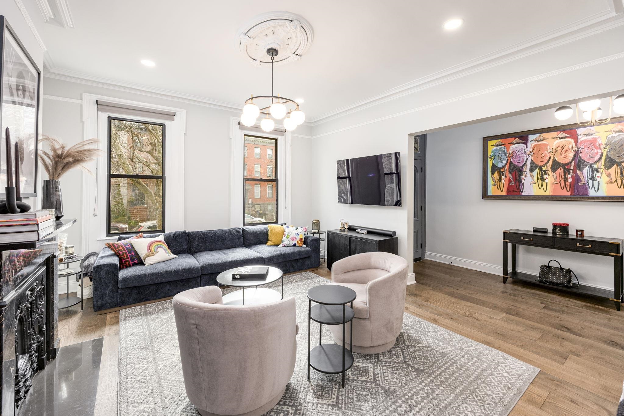 294 4TH ST