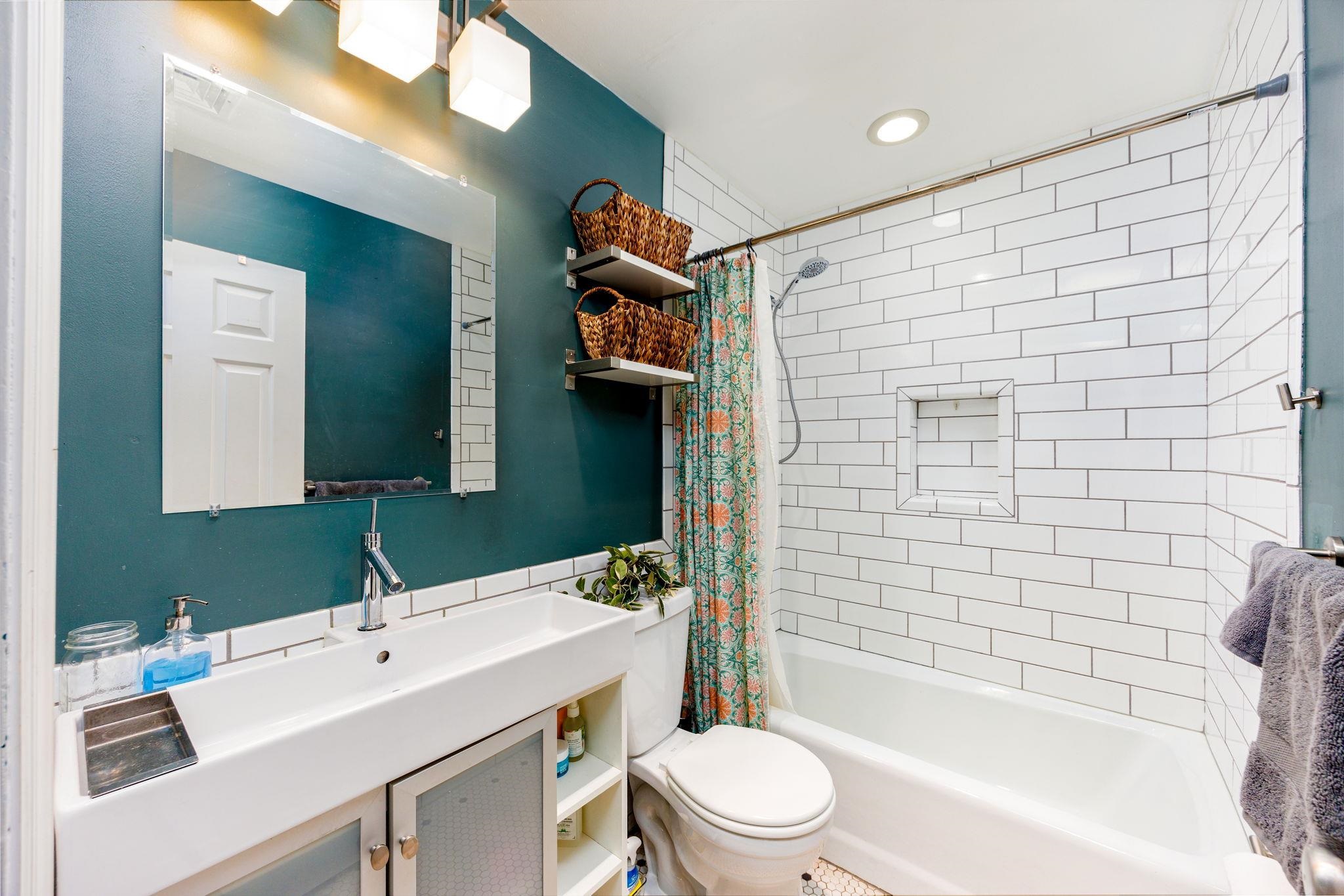 343 VARICK ST Unit: 2A