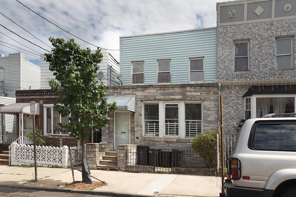 104 CLENDENNY AVE