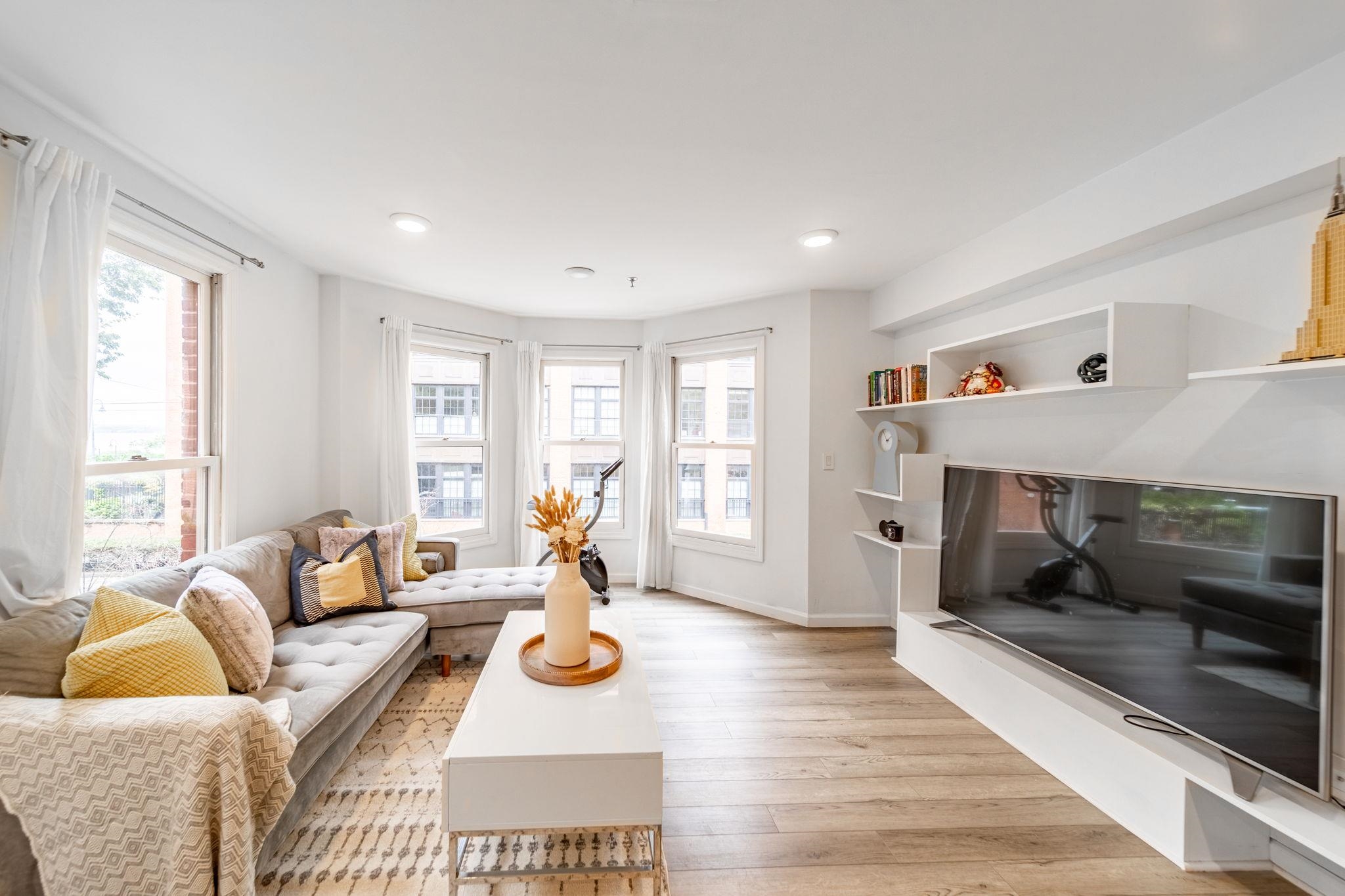 180 WASHINGTON ST Unit: 6