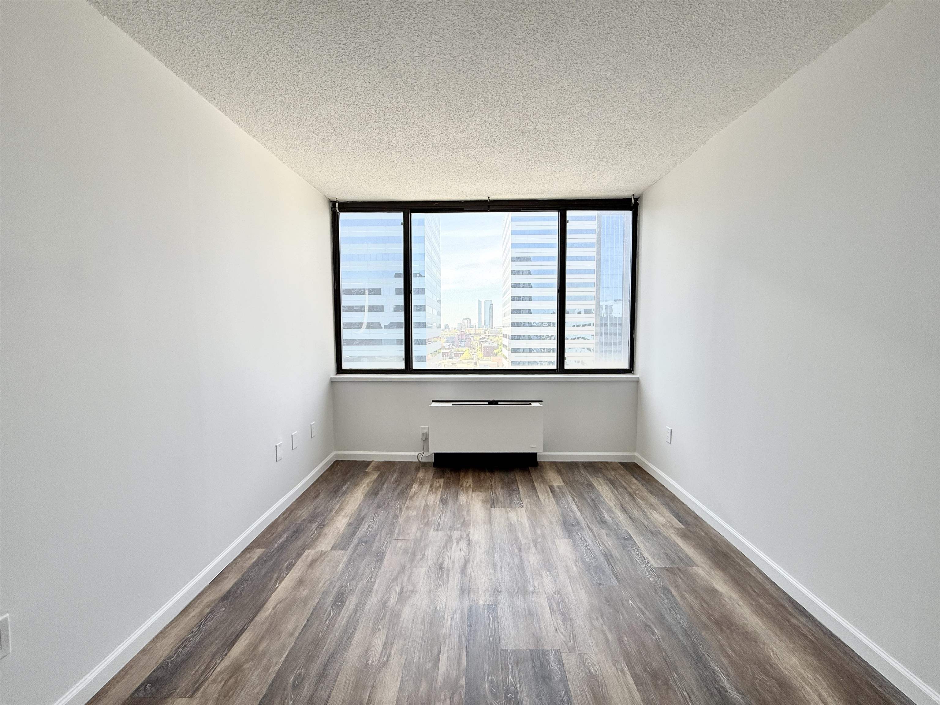 45 RIVER DR SOUTH Unit: 1906