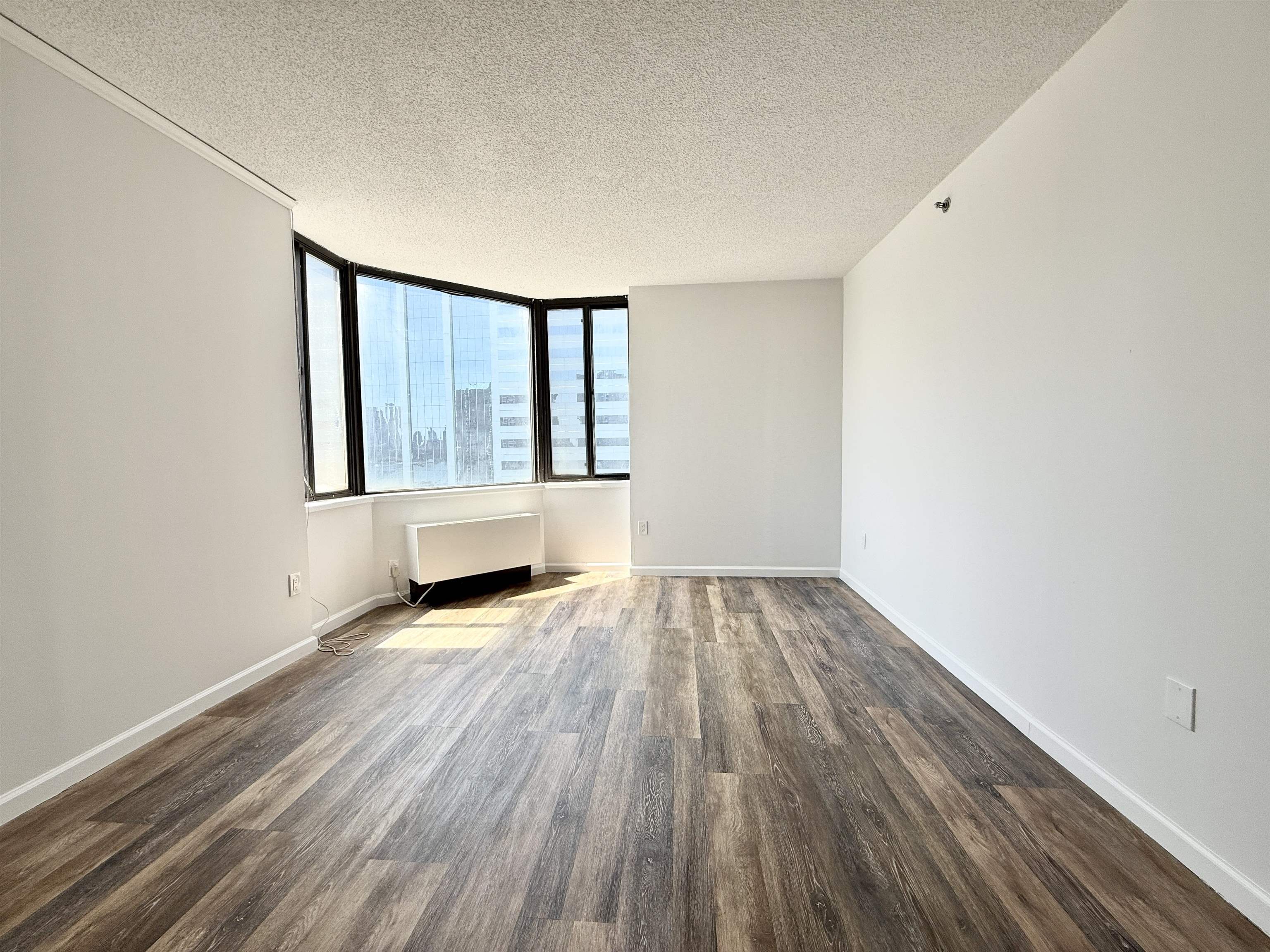 45 RIVER DR SOUTH Unit: 1906