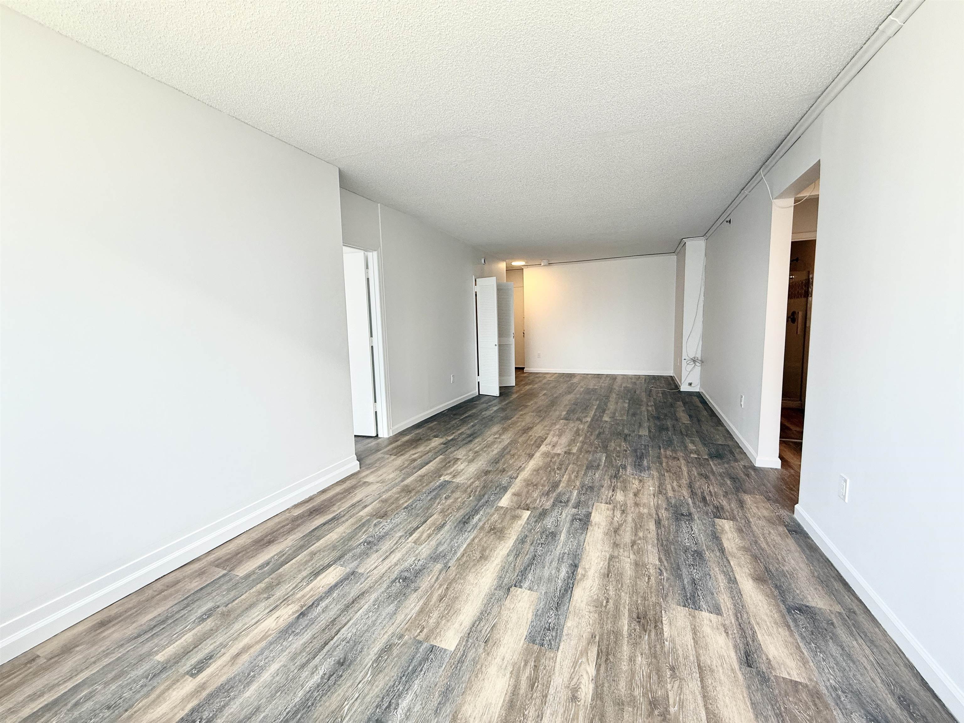 45 RIVER DR SOUTH Unit: 1906