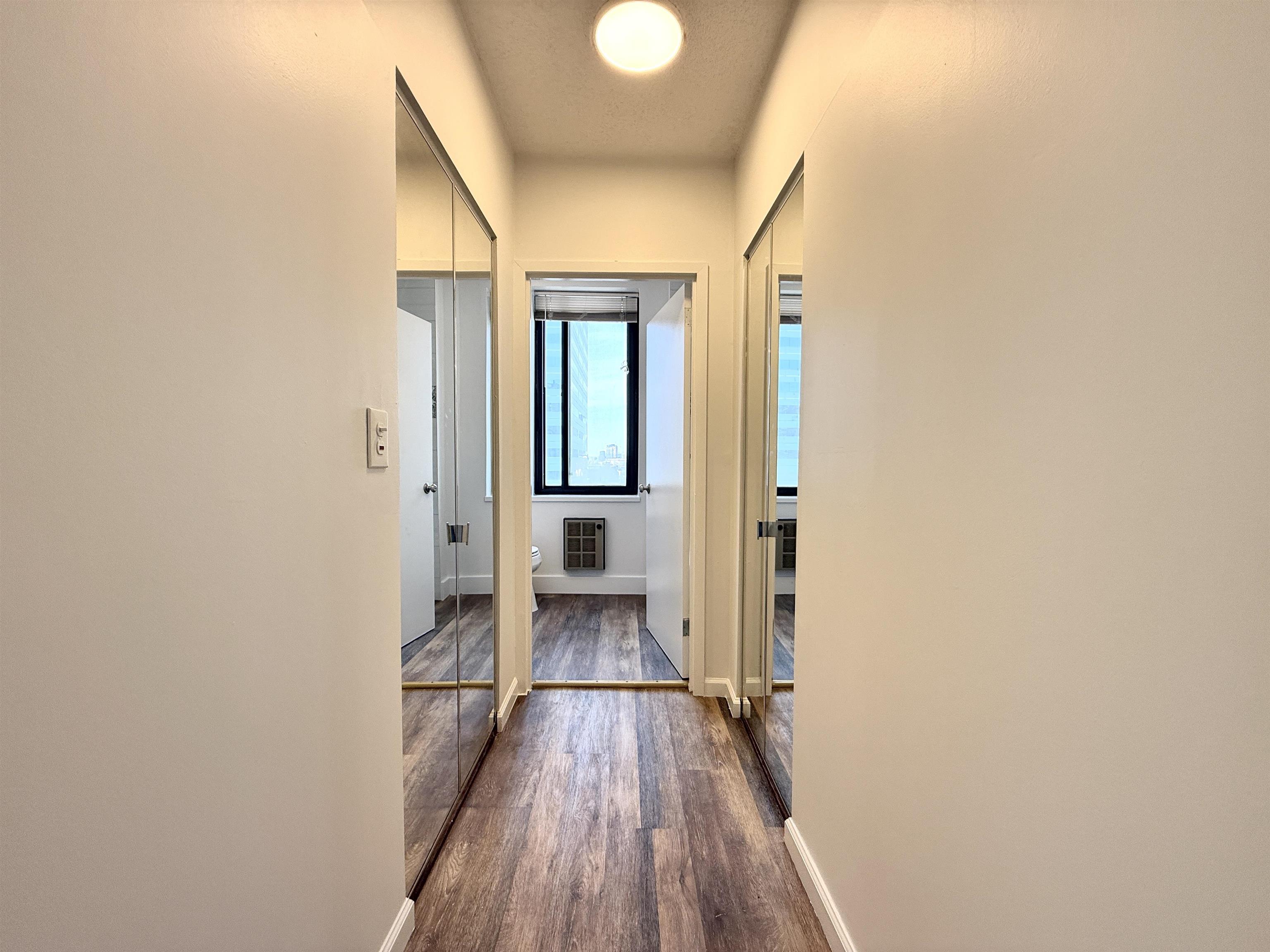 45 RIVER DR SOUTH Unit: 1906