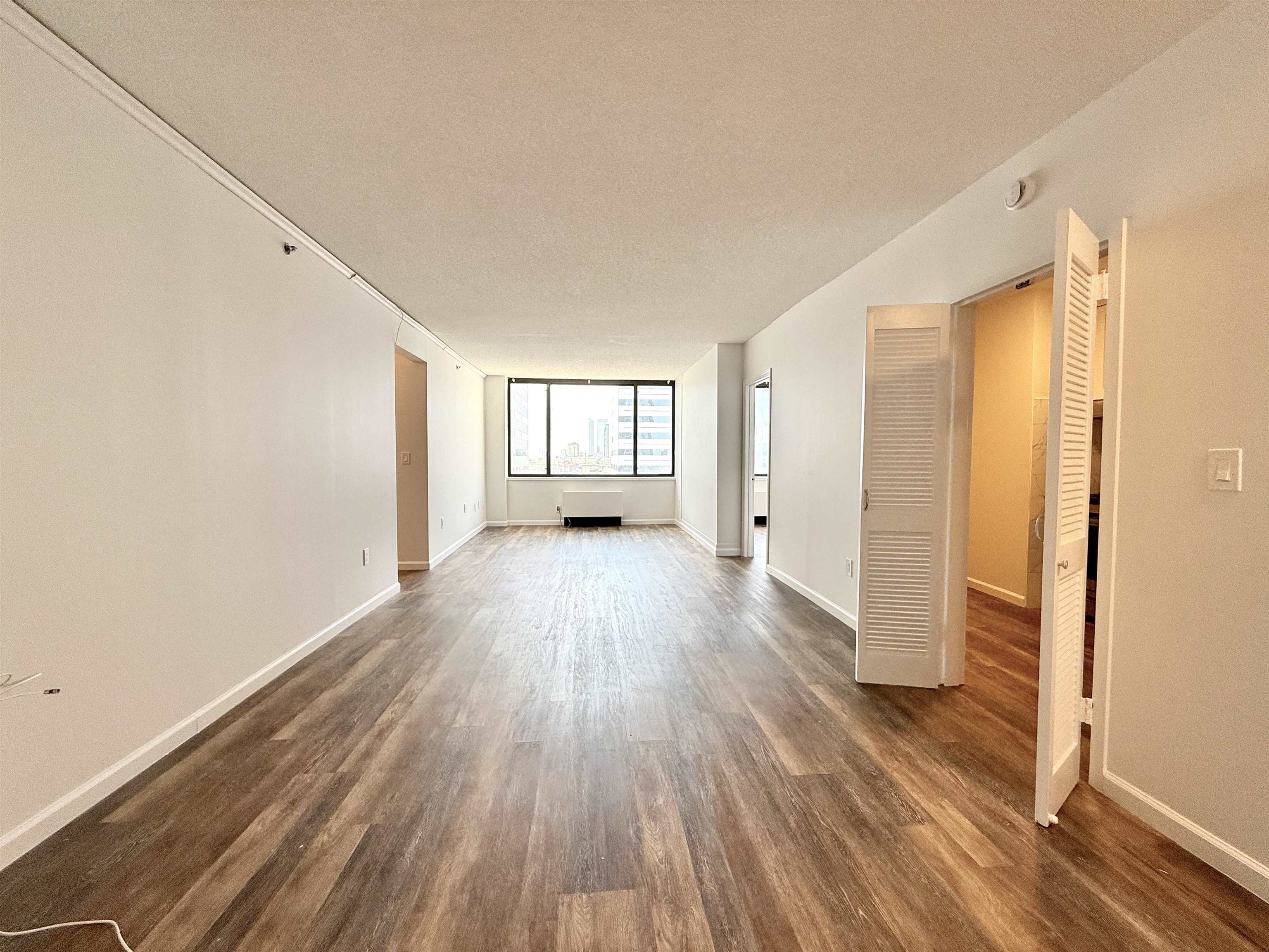 45 RIVER DR SOUTH Unit: 1906