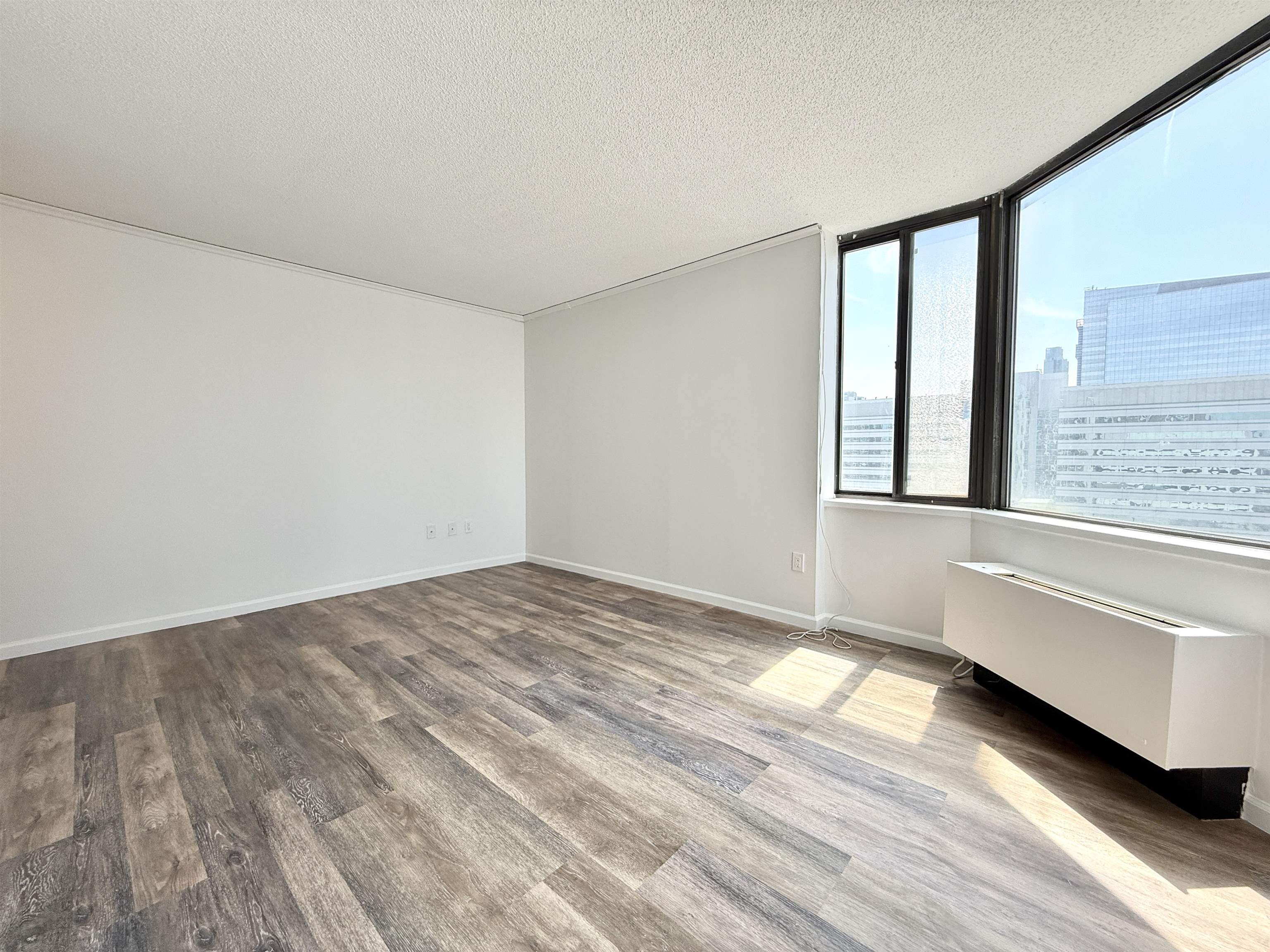 45 RIVER DR SOUTH Unit: 1906