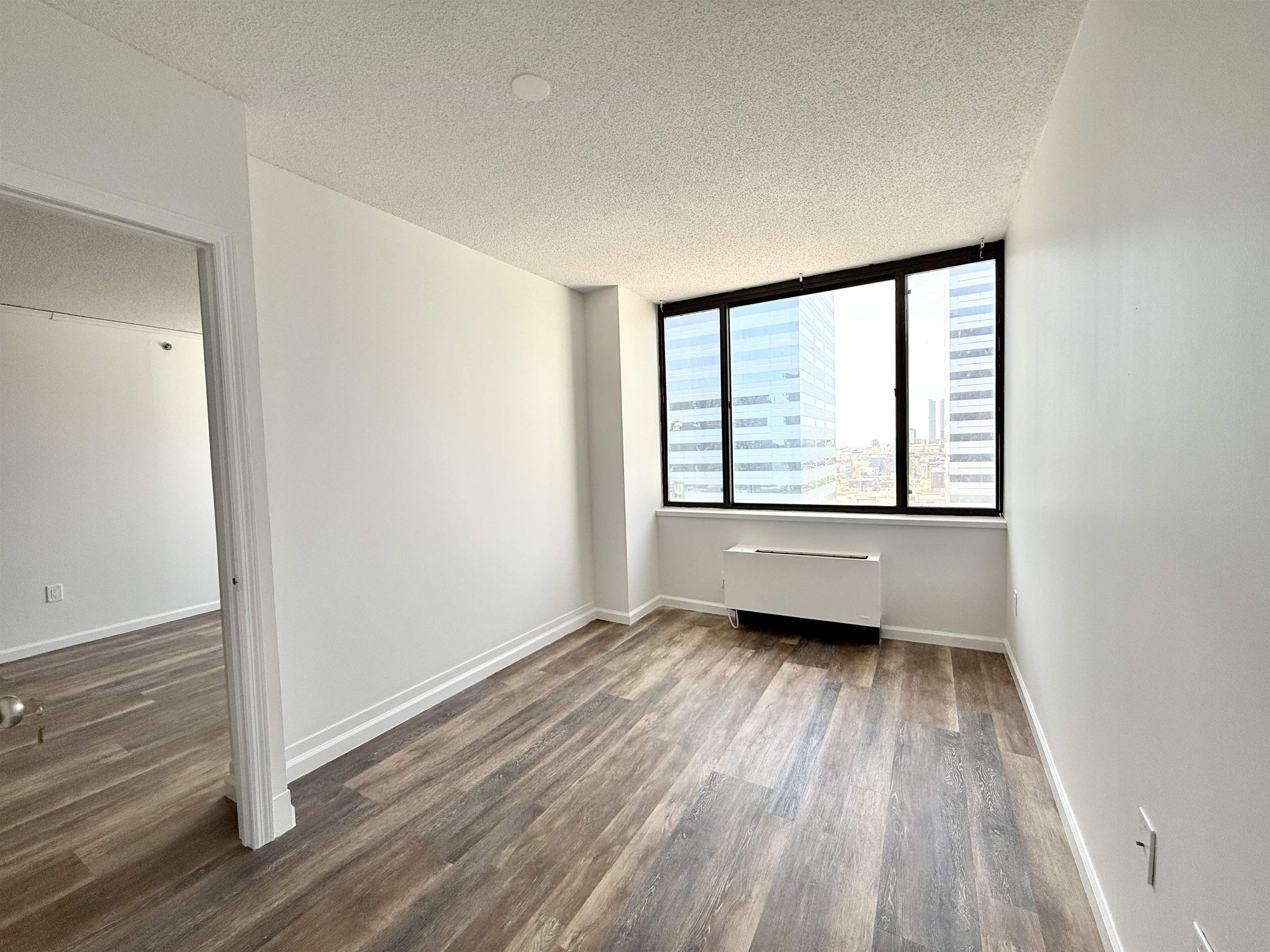 45 RIVER DR SOUTH Unit: 1906