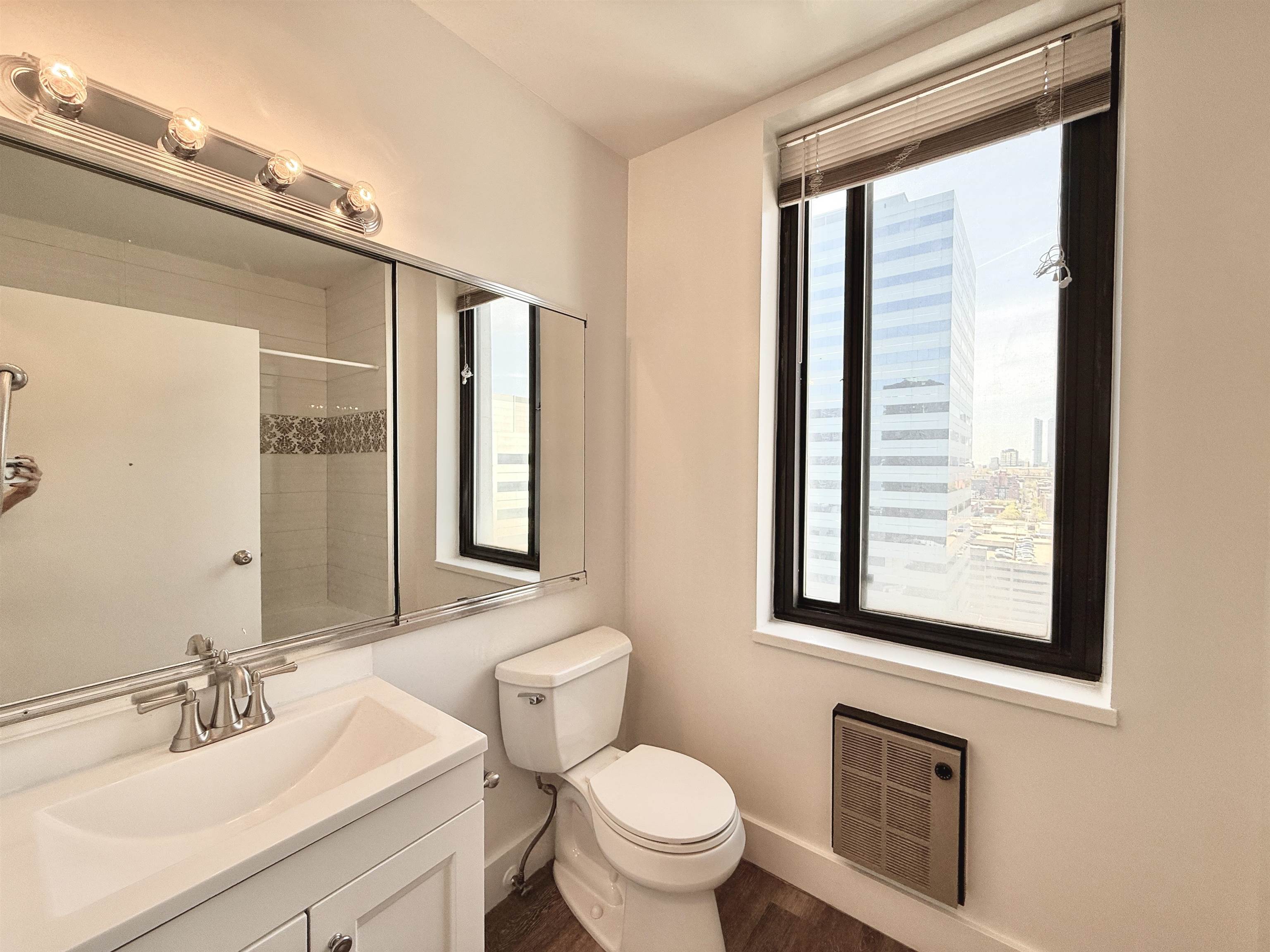 45 RIVER DR SOUTH Unit: 1906