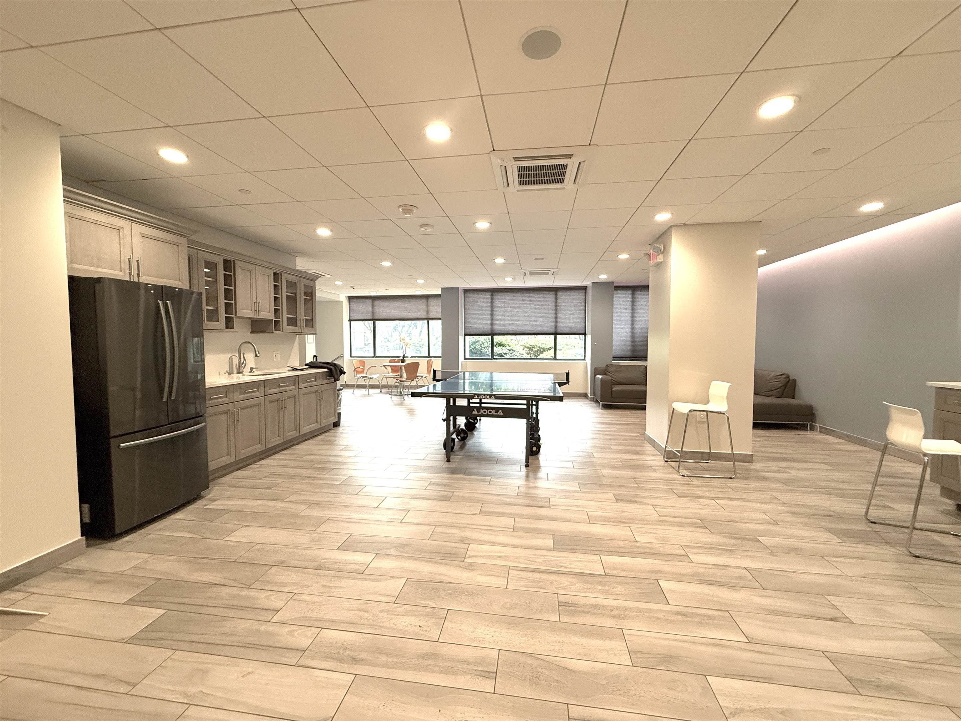 45 RIVER DR SOUTH Unit: 1906