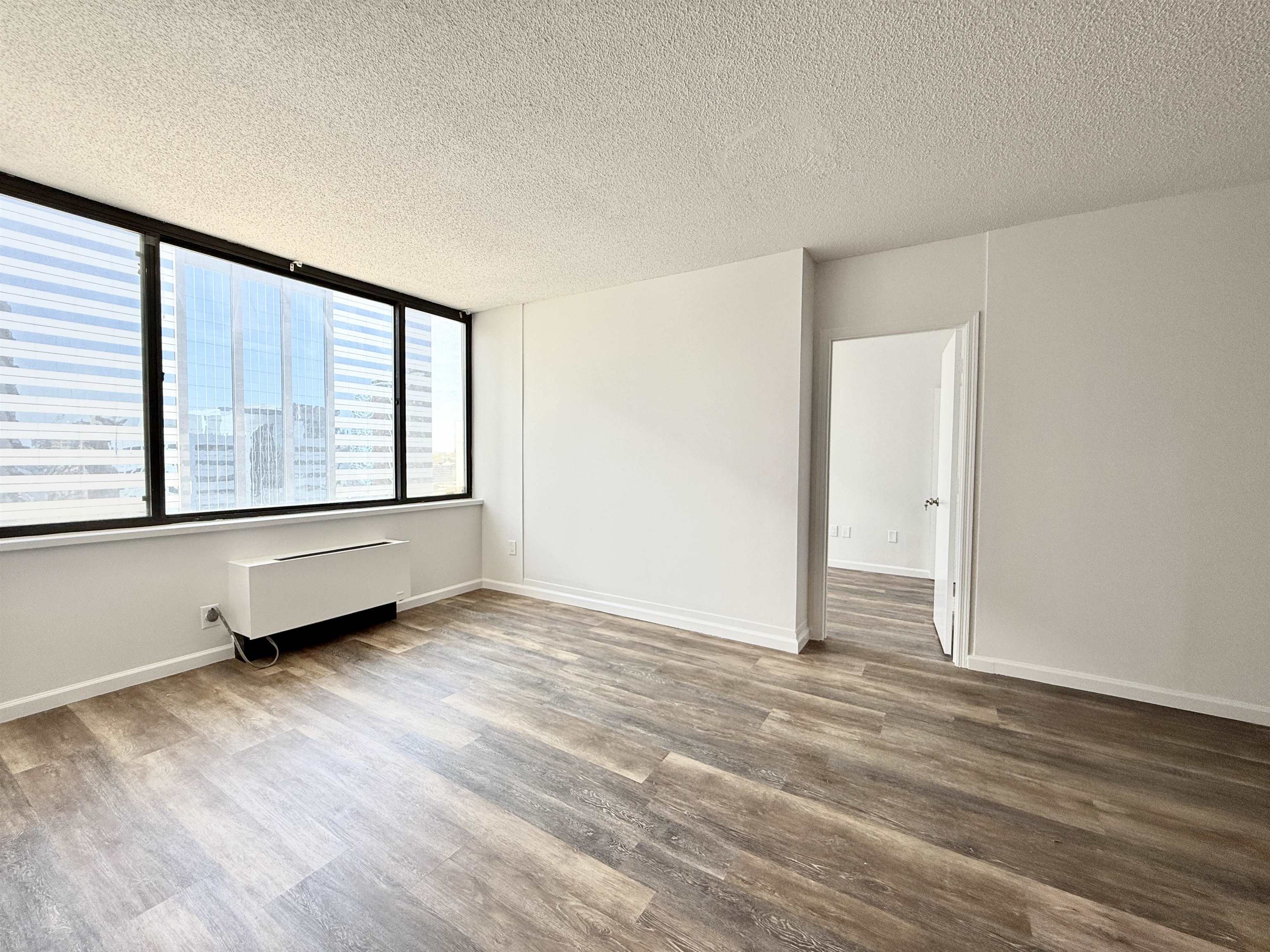 45 RIVER DR SOUTH Unit: 1906