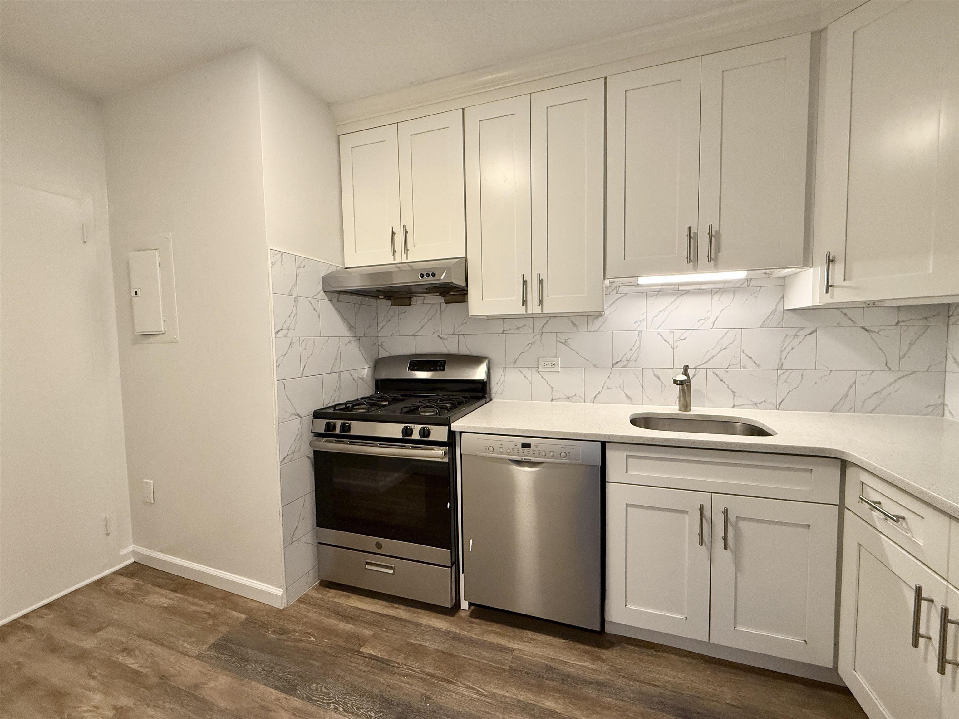 45 RIVER DR SOUTH Unit: 1906