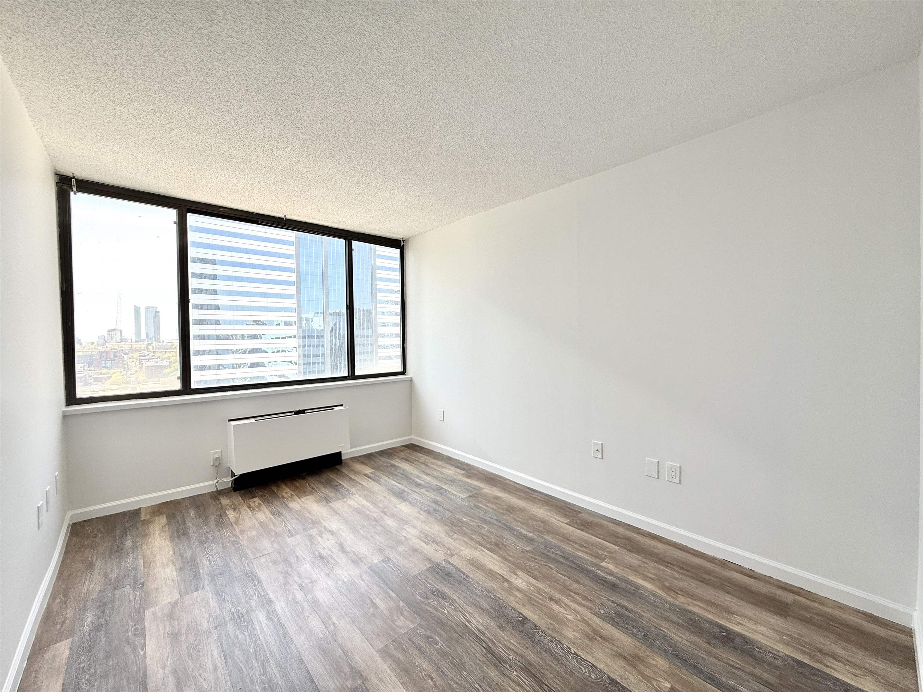 45 RIVER DR SOUTH Unit: 1906