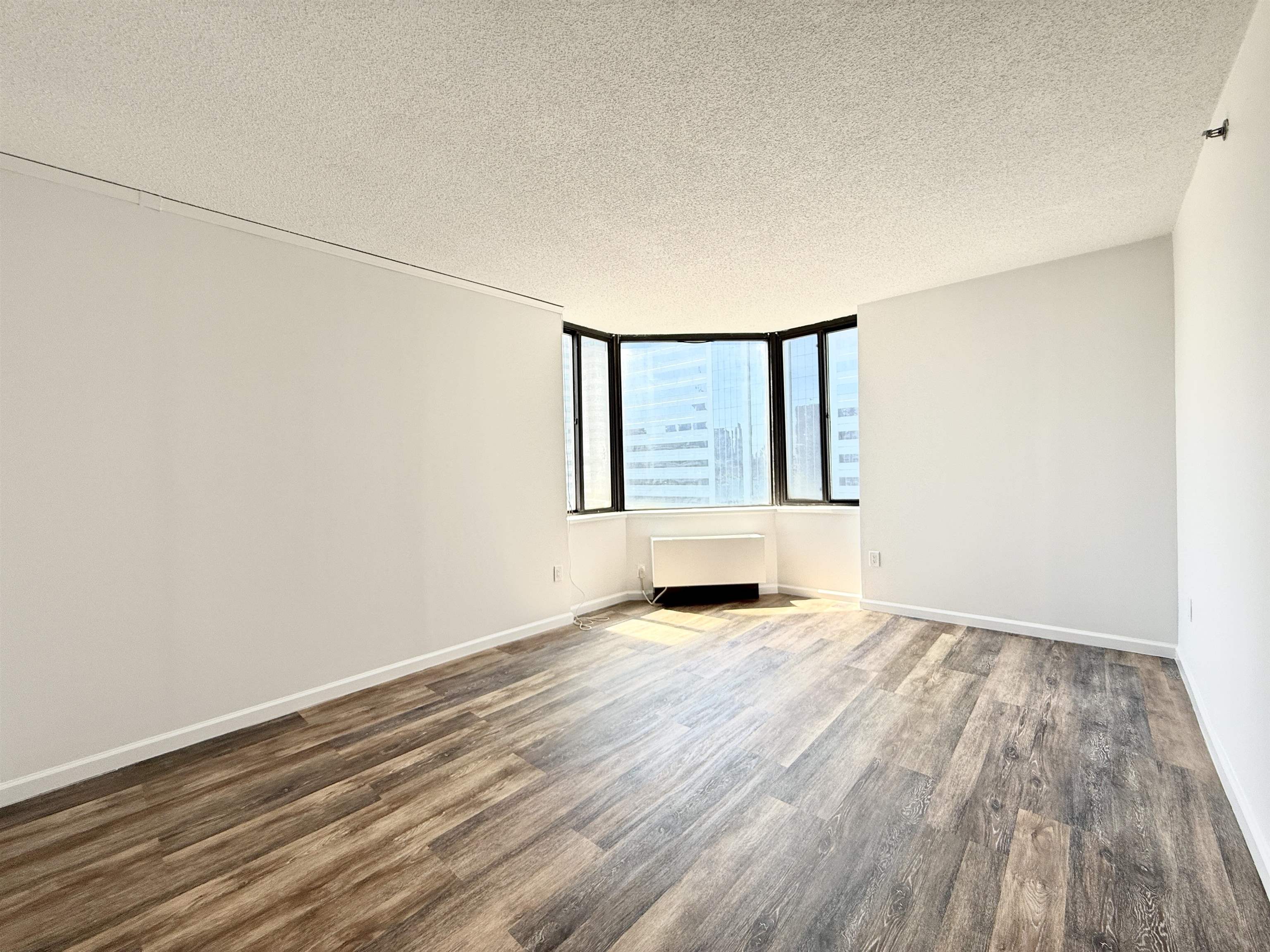 45 RIVER DR SOUTH Unit: 1906