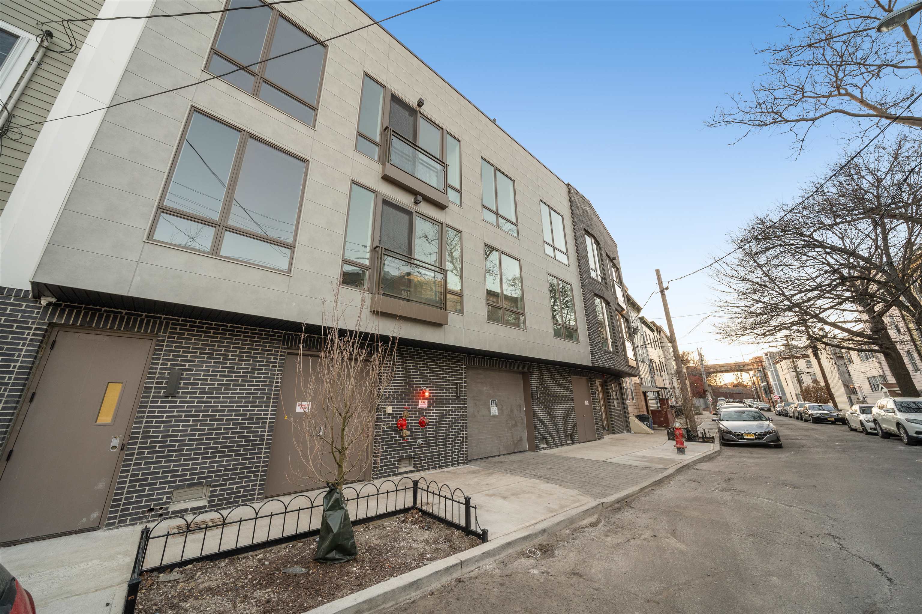 391 1ST ST Unit: 4-D