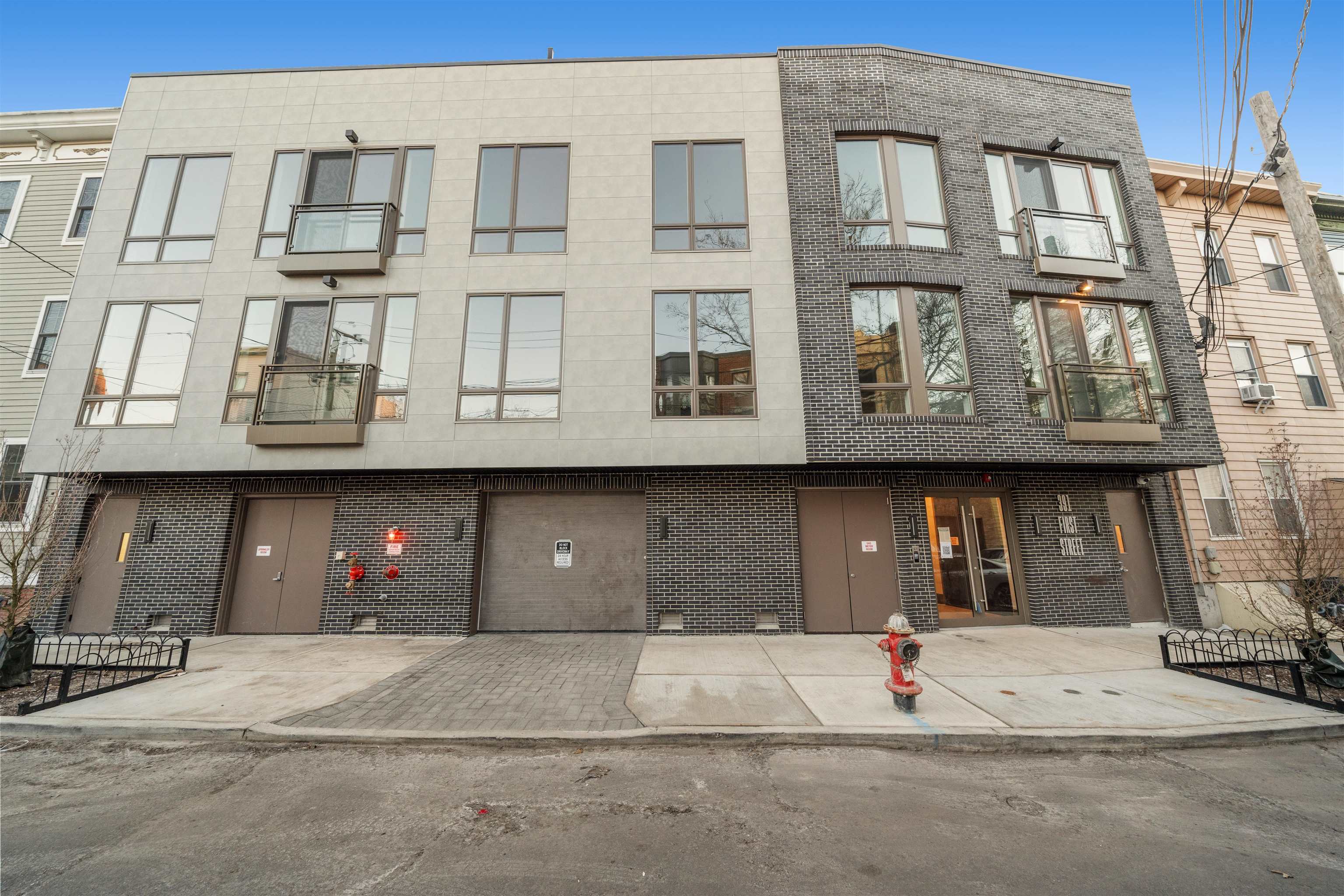 391 1ST ST Unit: 4-D