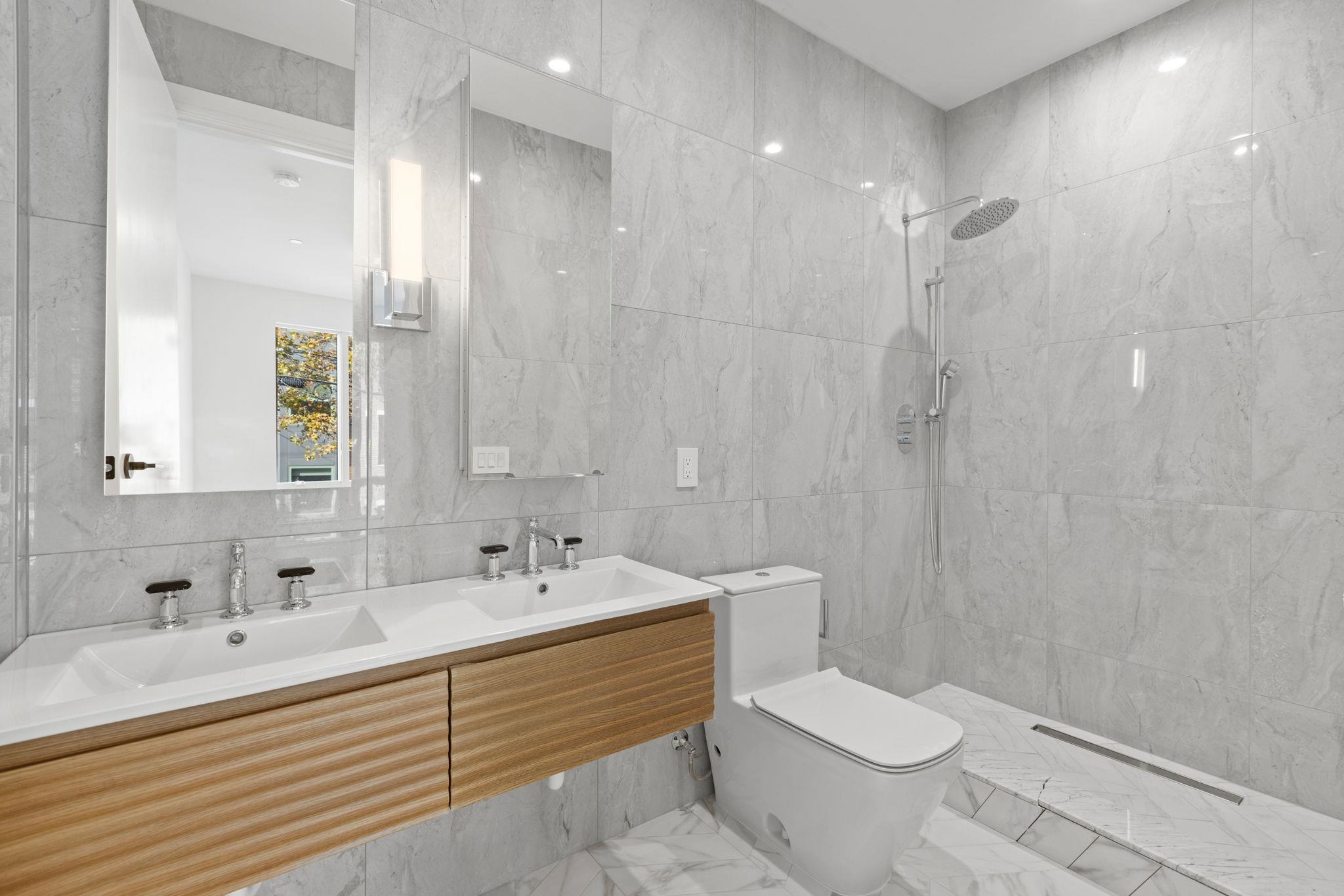391 1ST ST Unit: 4-D