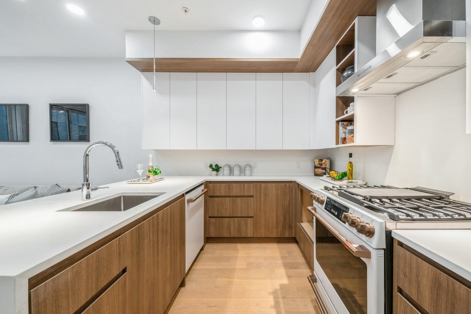 160 BRUNSWICK ST Unit: 204
