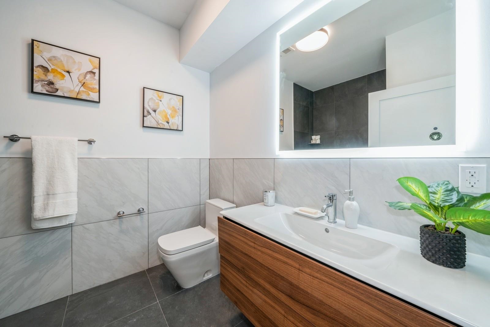 160 BRUNSWICK ST Unit: 204