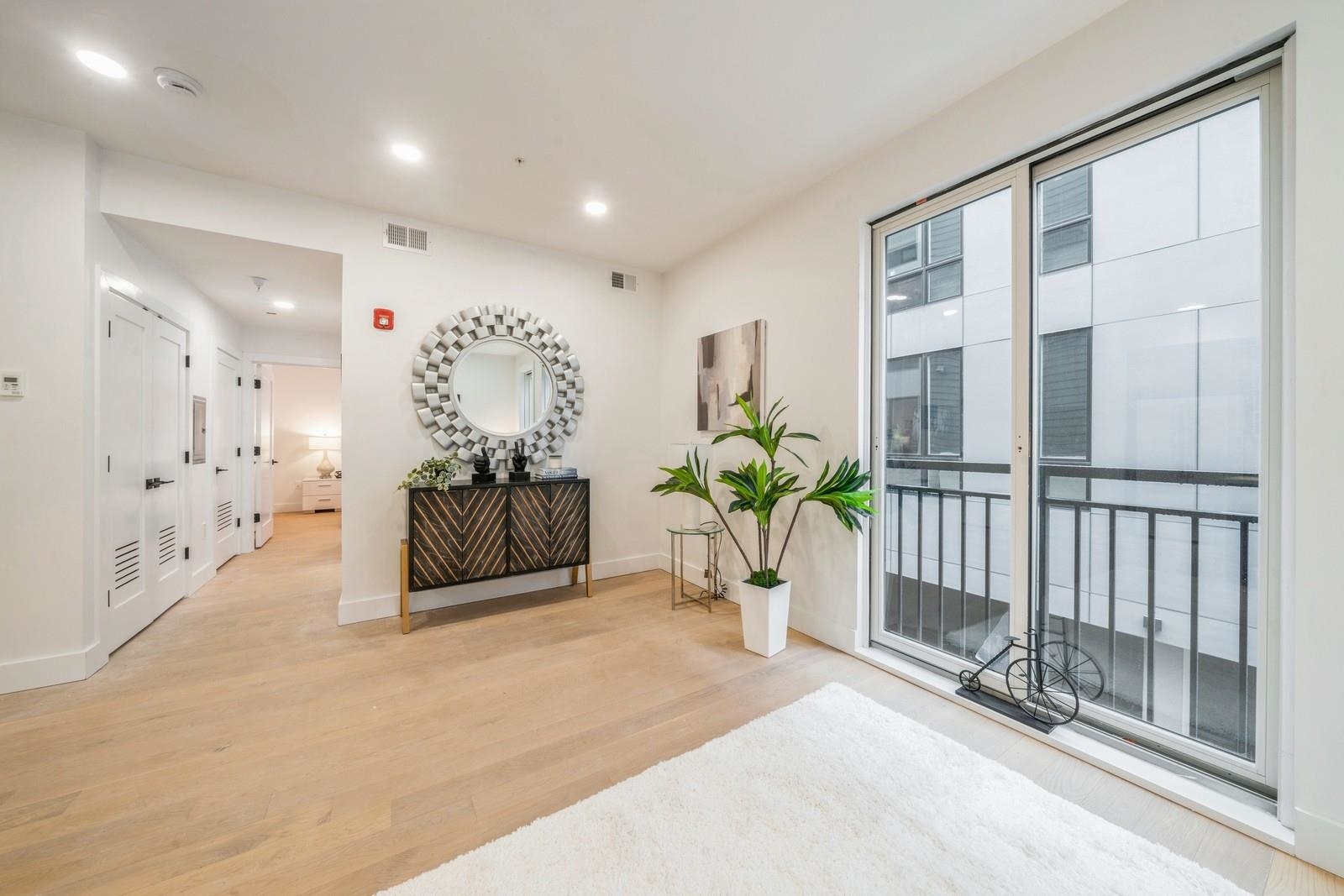 160 BRUNSWICK ST Unit: 204