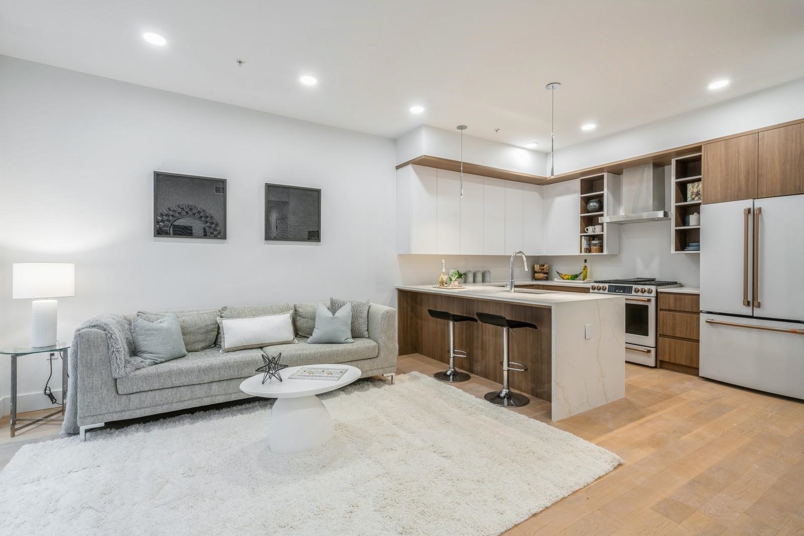 160 BRUNSWICK ST Unit: 204