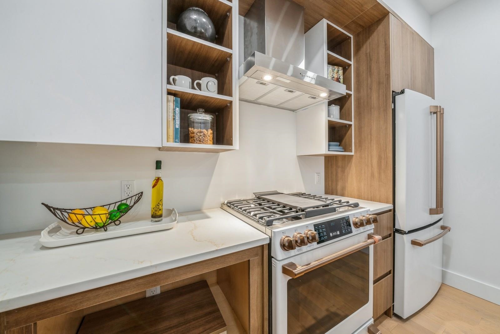 160 BRUNSWICK ST Unit: 204
