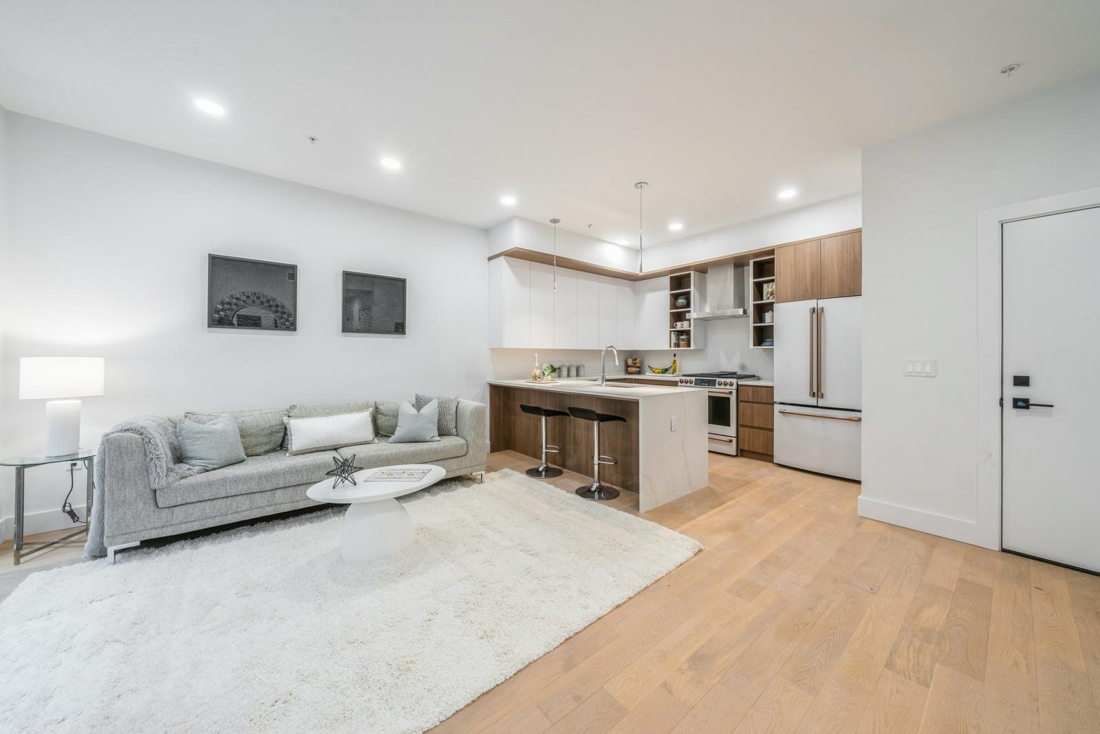 160 BRUNSWICK ST Unit: 204