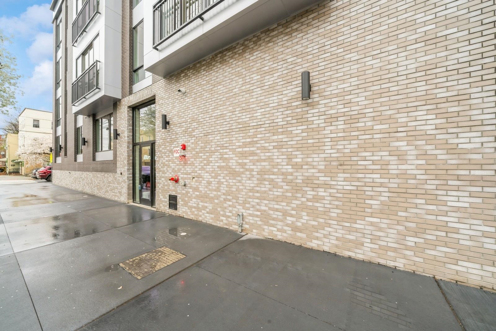 160 BRUNSWICK ST Unit: 204