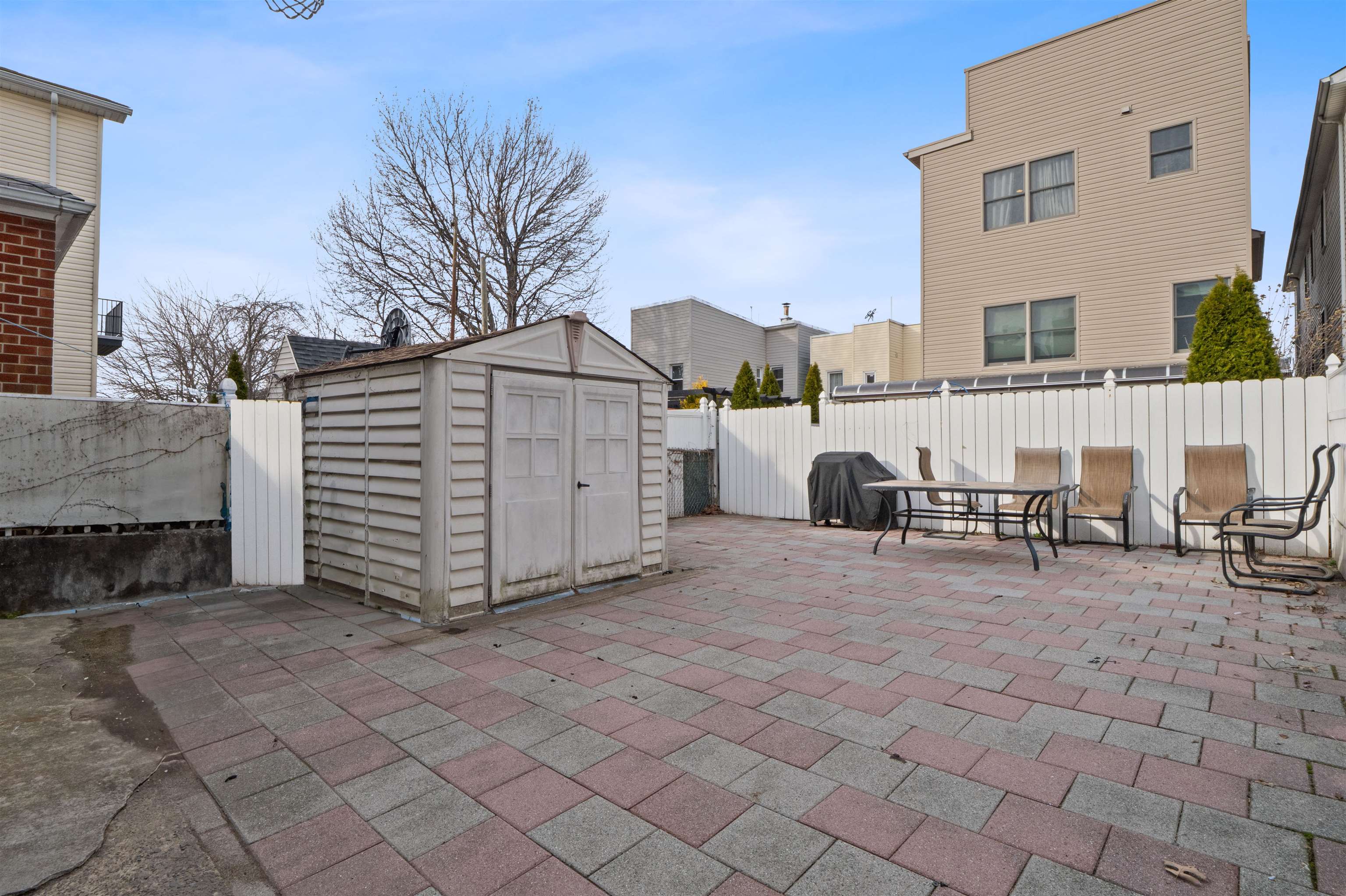 132 GRACE ST