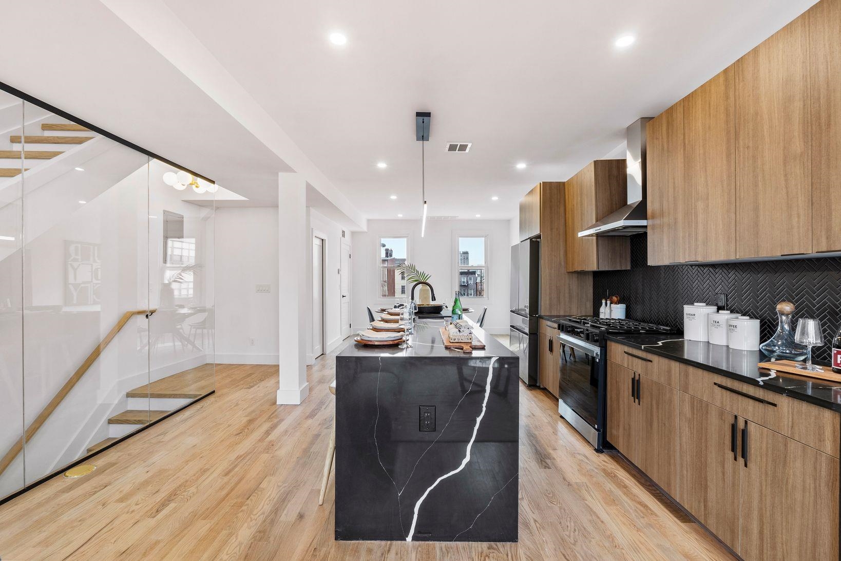 63 JEFFERSON AVE Unit: 2