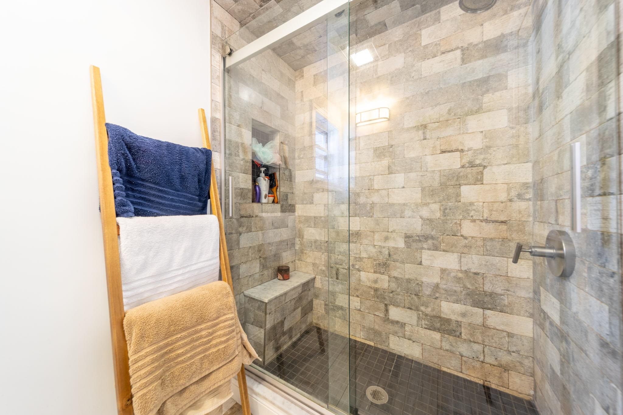 466 MONMOUTH ST Unit: 3L