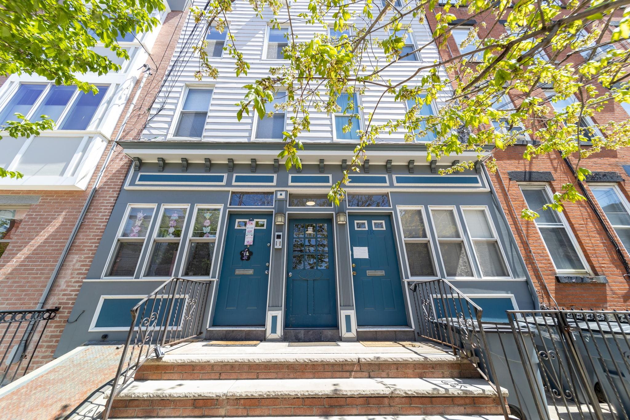 466 MONMOUTH ST Unit: 3L