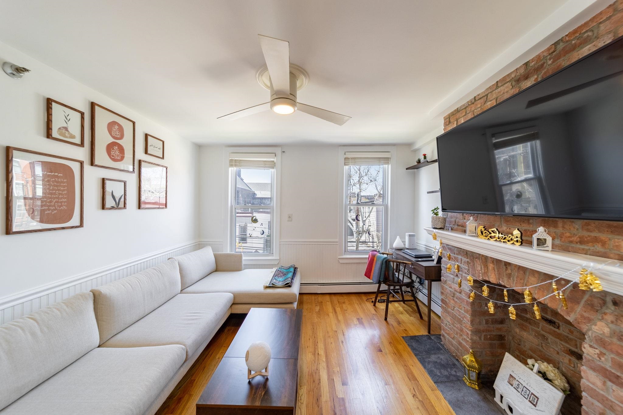 466 MONMOUTH ST Unit: 3L