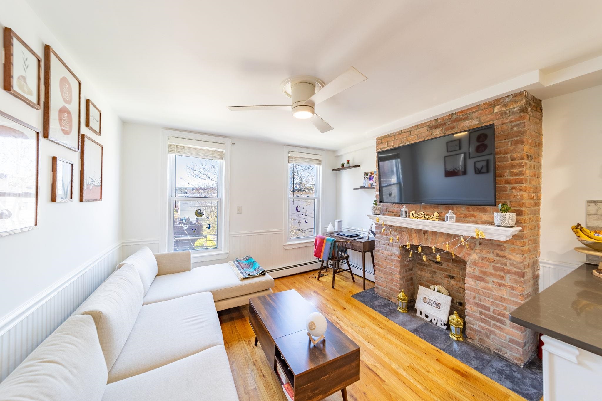 466 MONMOUTH ST Unit: 3L