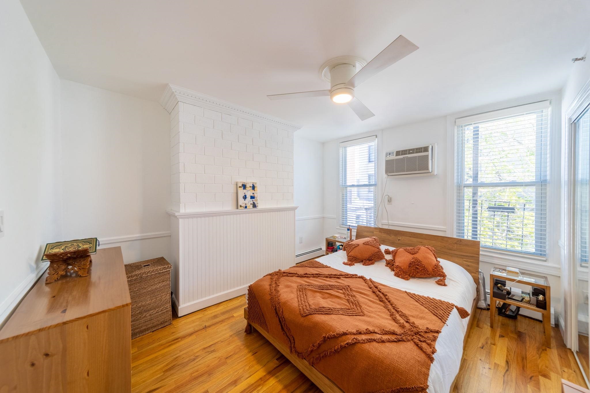 466 MONMOUTH ST Unit: 3L