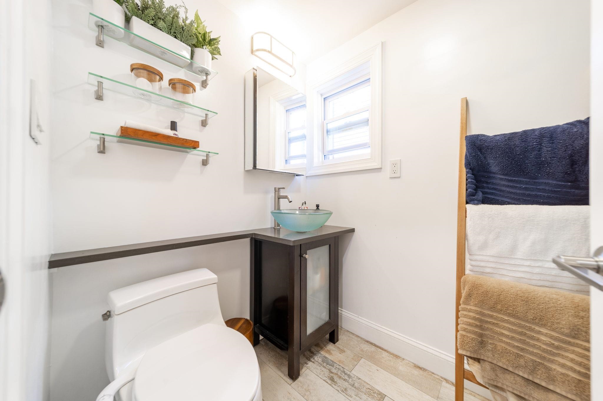 466 MONMOUTH ST Unit: 3L