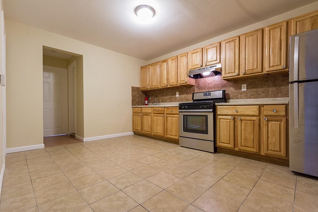 72 WEST 22ND ST
