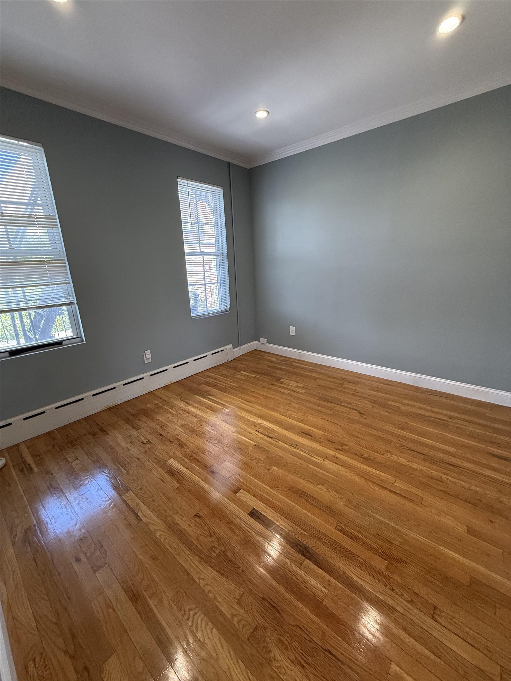 53 64TH ST Unit: 3