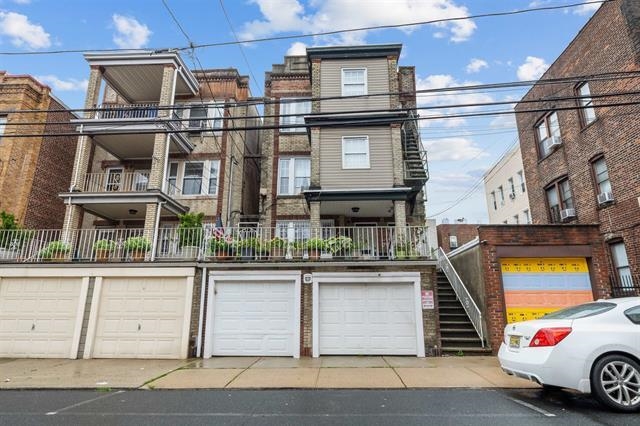 53 64TH ST Unit: 3