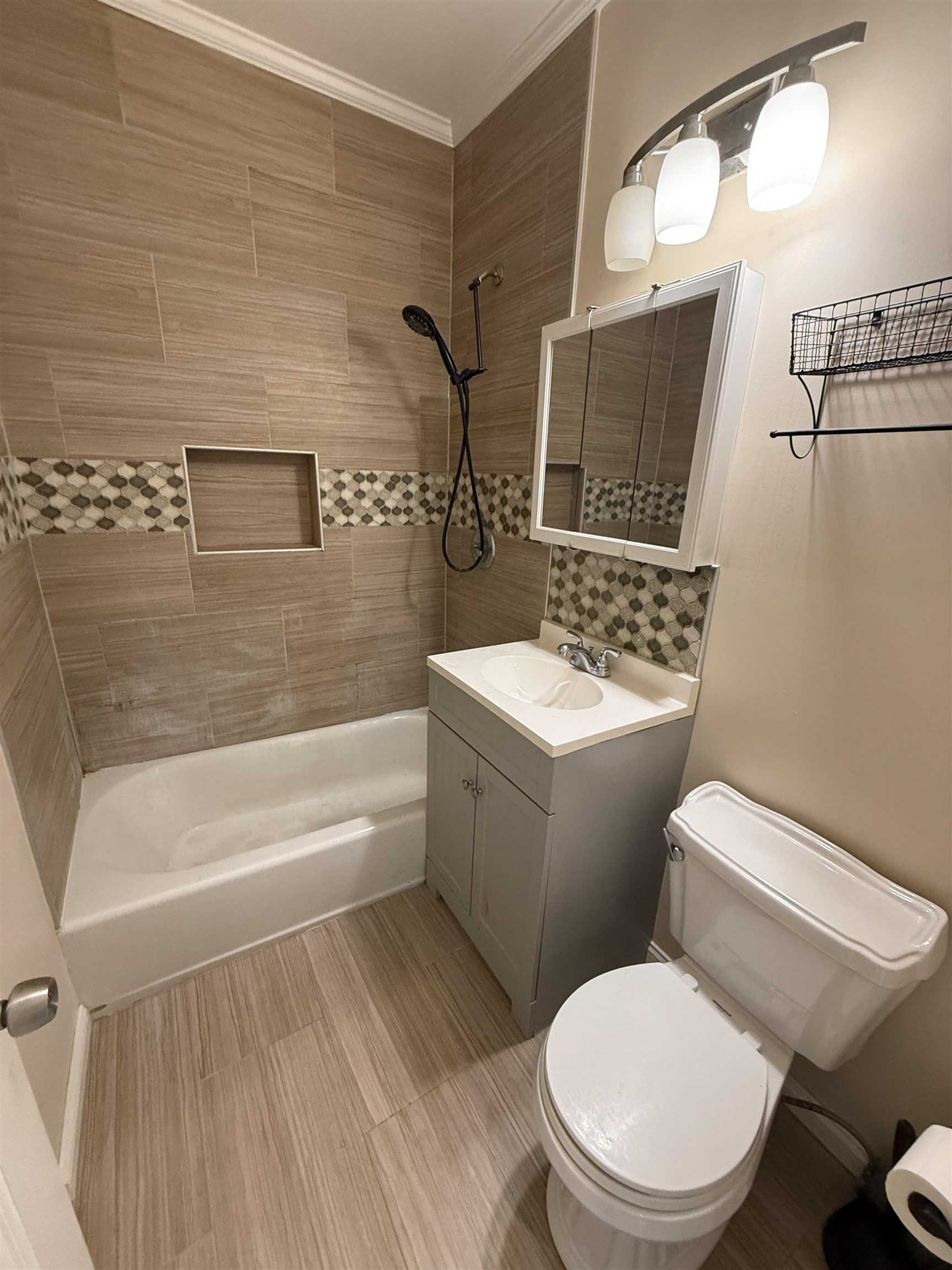 53 64TH ST Unit: 3