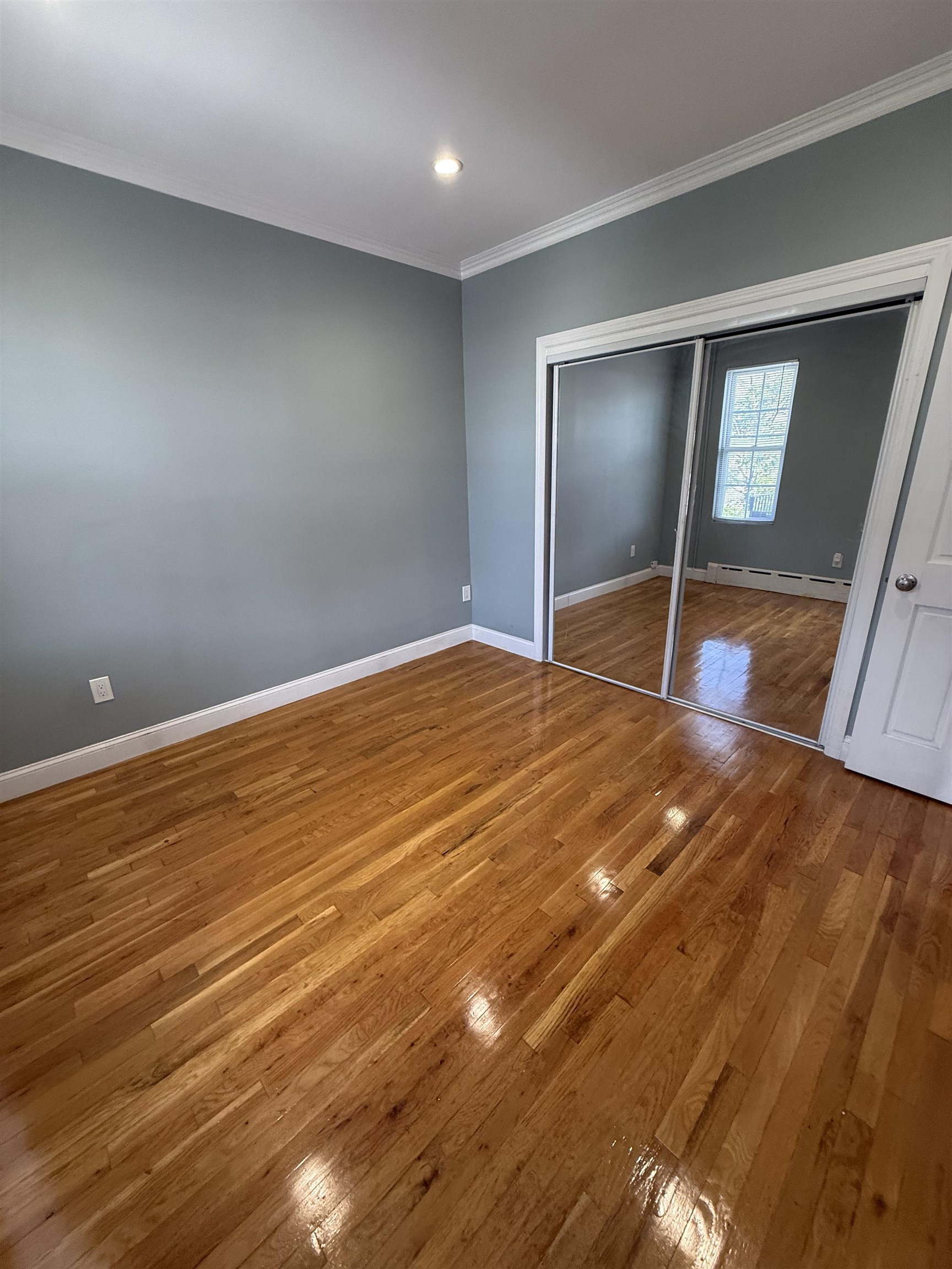 53 64TH ST Unit: 3