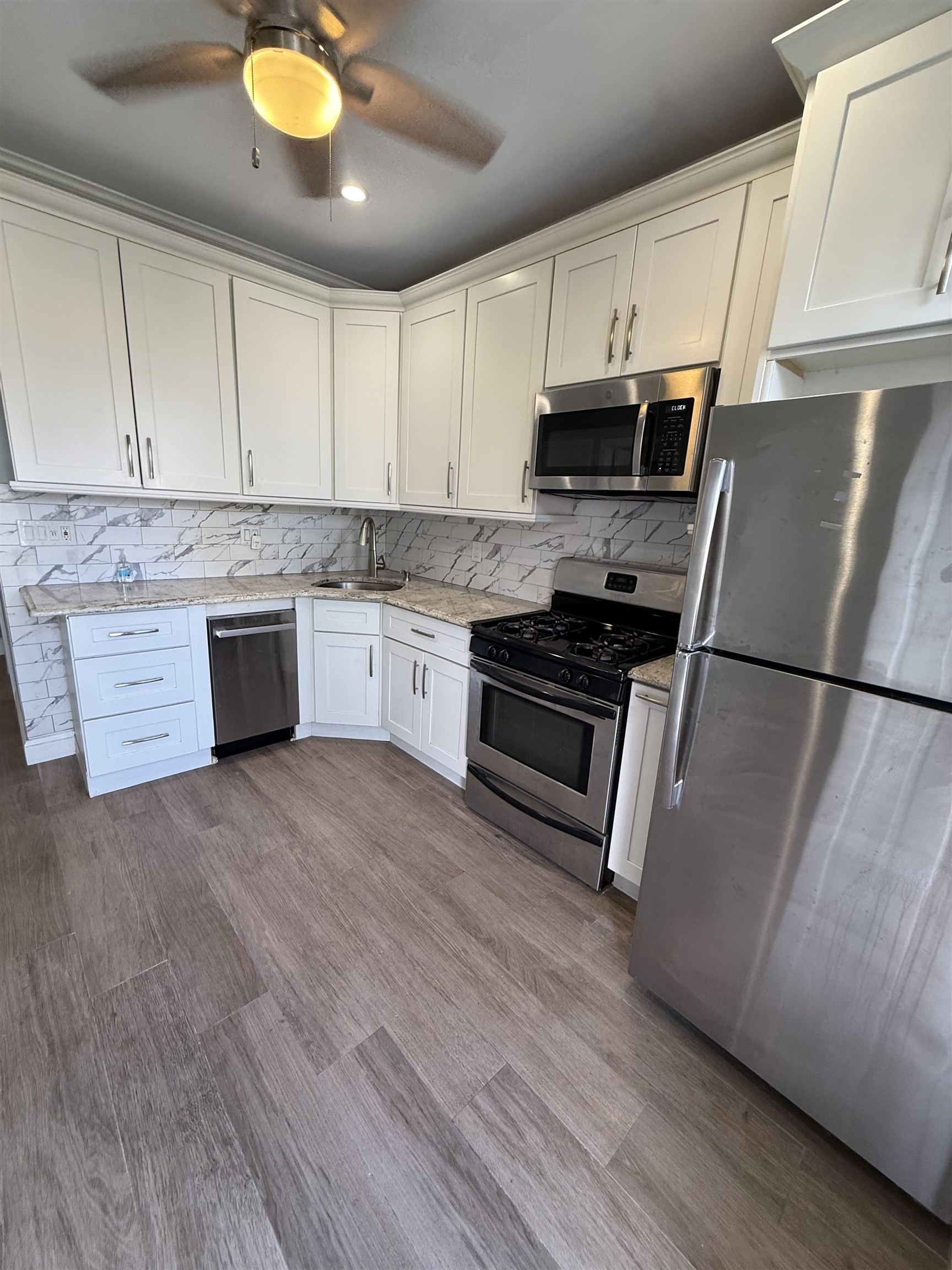 53 64TH ST Unit: 3