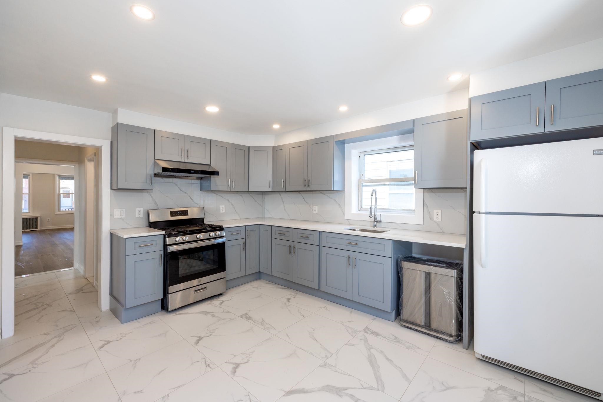 100 WEST 46TH ST Unit: 1