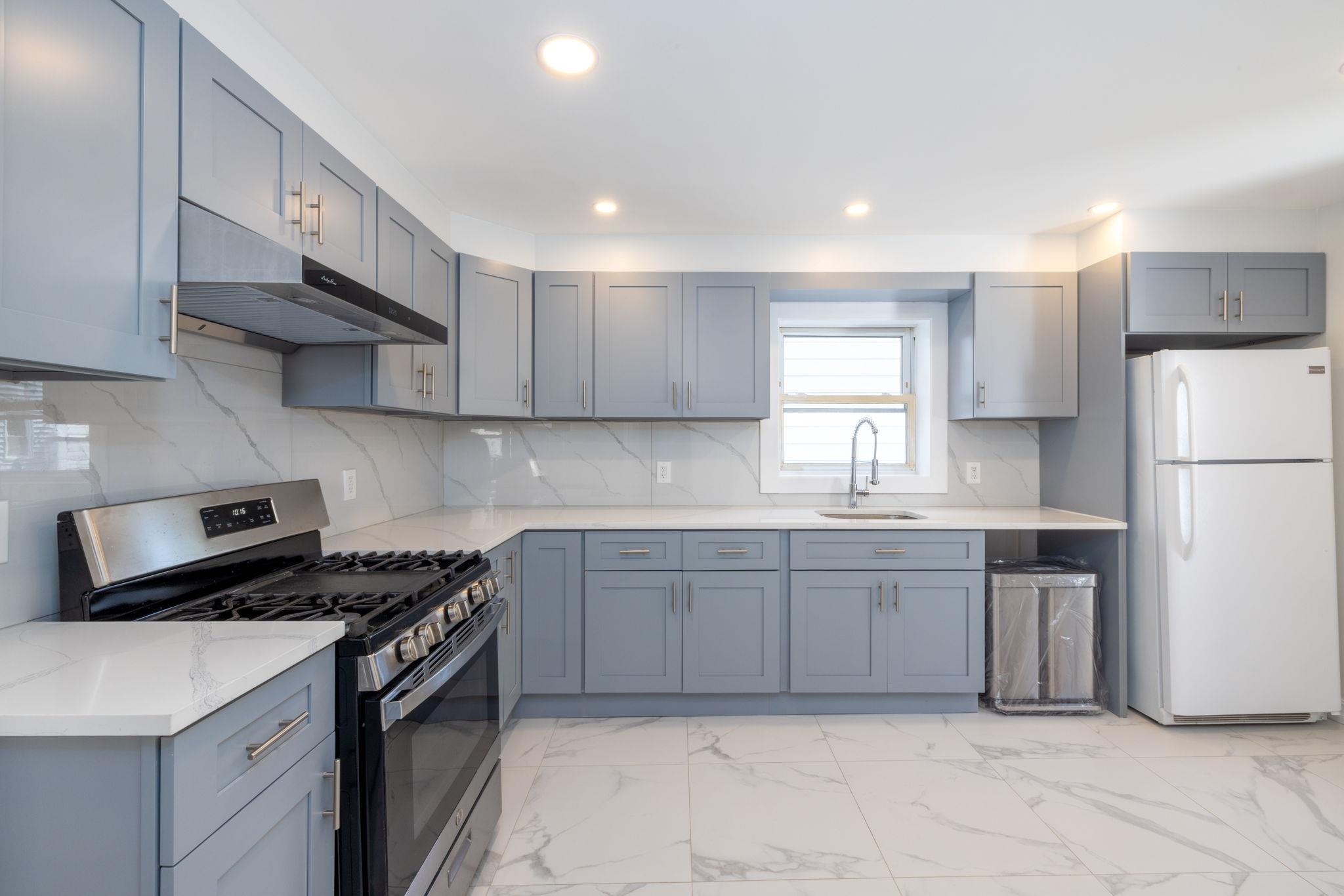 100 WEST 46TH ST Unit: 1