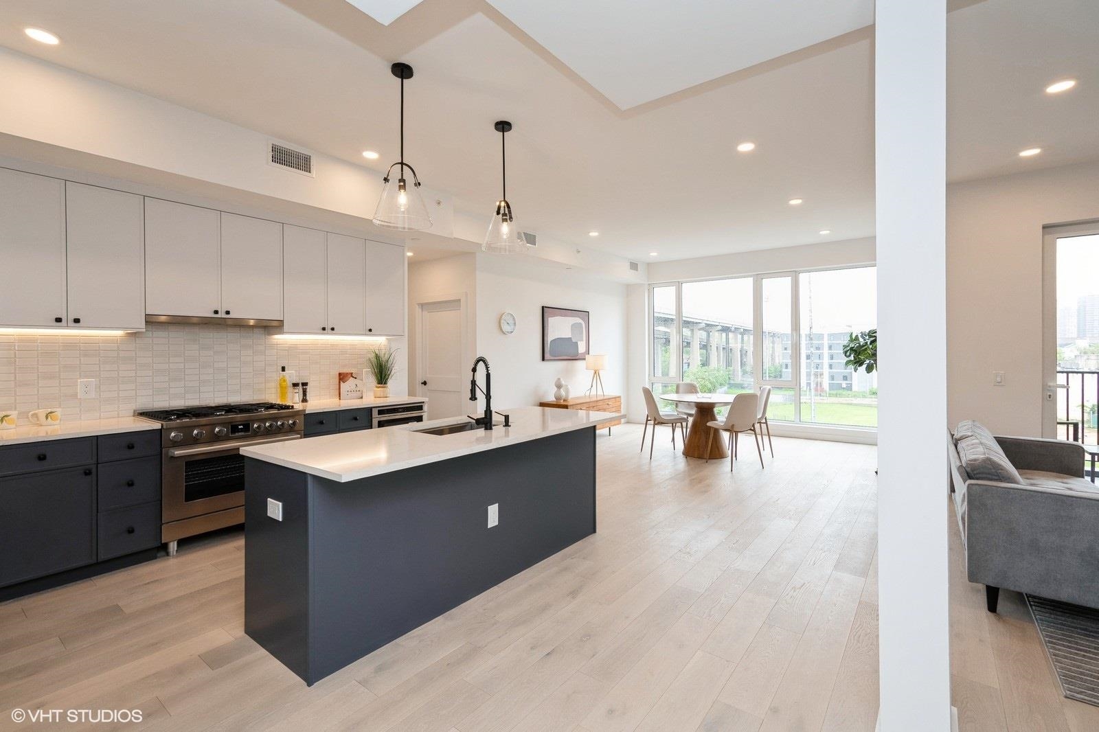 425 3RD ST Unit: 401