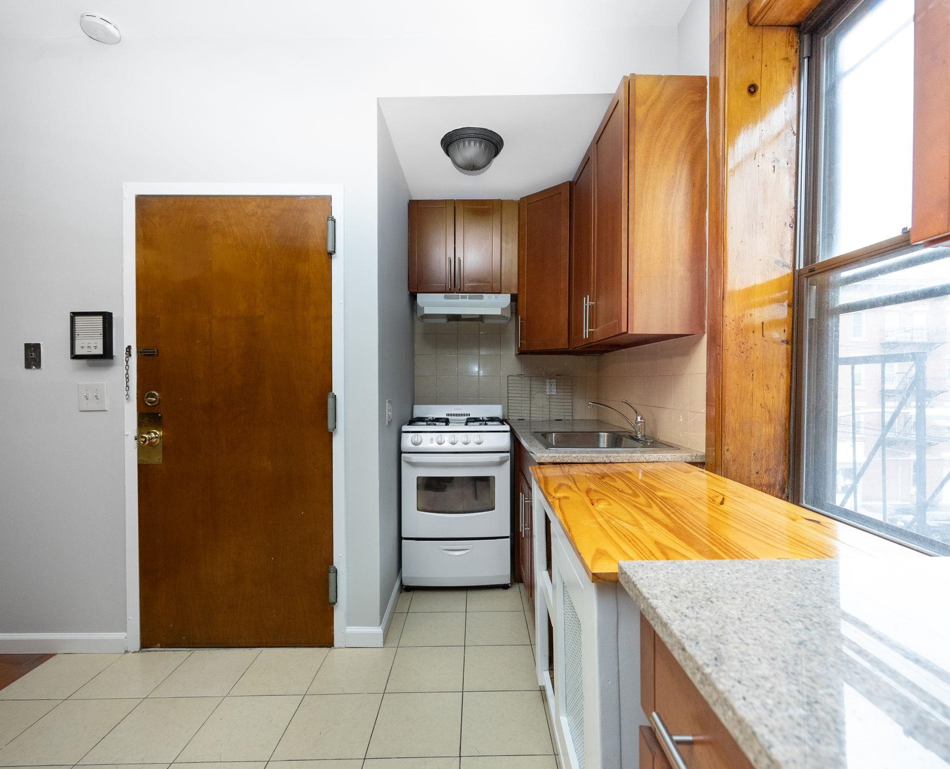 229-231 NEWARK AVE Unit: 3R