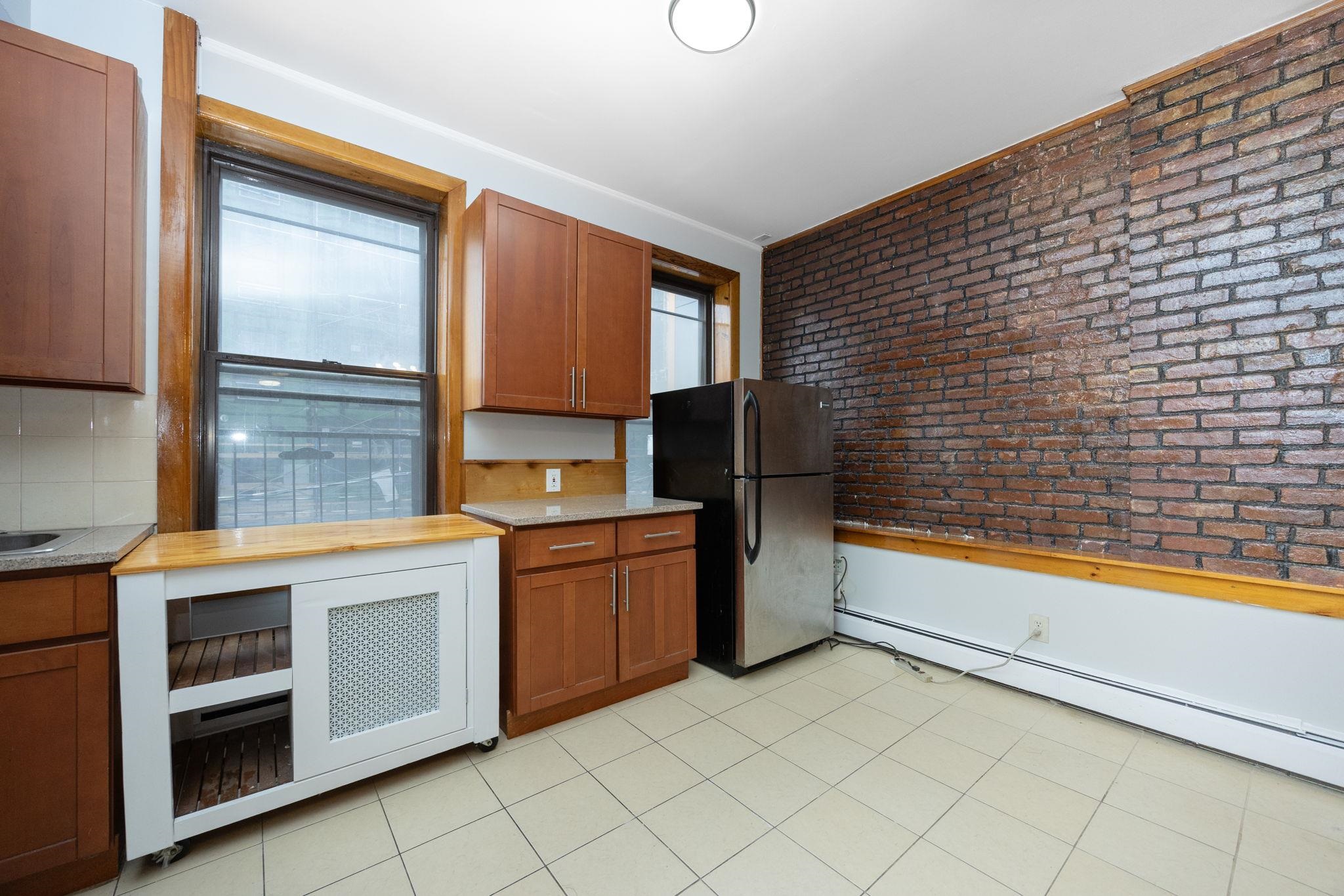229-231 NEWARK AVE Unit: 3R