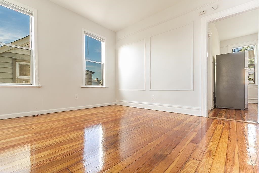 298 PEARSALL AVE