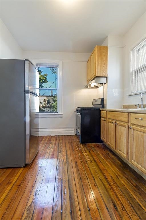 298 PEARSALL AVE